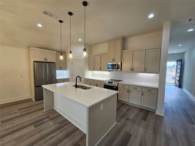 605 Begonia Drive, Azle, TX 76029