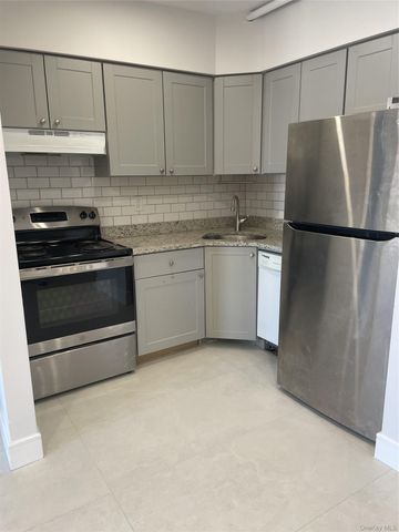 320 Post Avenue 3A, Westbury, NY 11590