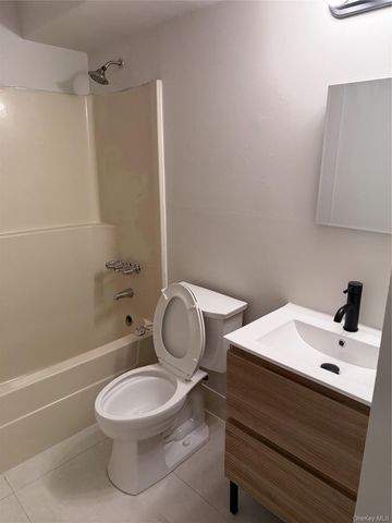 320 Post Avenue 3A, Westbury, NY 11590