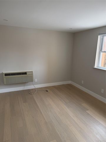 320 Post Avenue 3A, Westbury, NY 11590