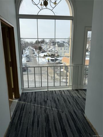 320 Post Avenue 3A, Westbury, NY 11590