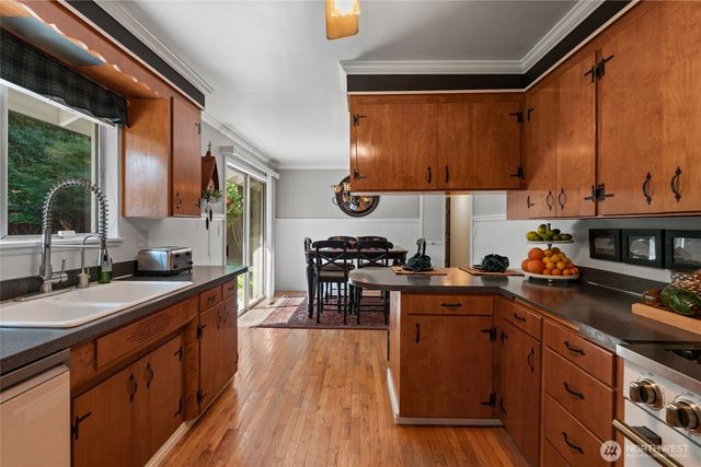 4025 Brouse Boulevard W, University Place, WA 98466