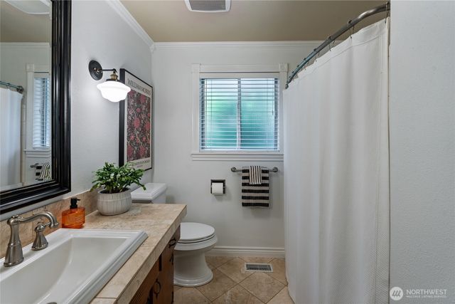 4025 Brouse Boulevard W, University Place, WA 98466