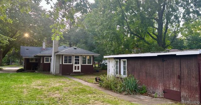 21776 E Fairway Drive S, Southfield, MI 48033