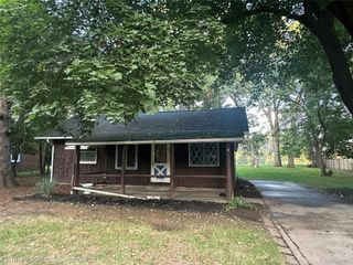 21776 E Fairway Drive S, Southfield, MI 48033