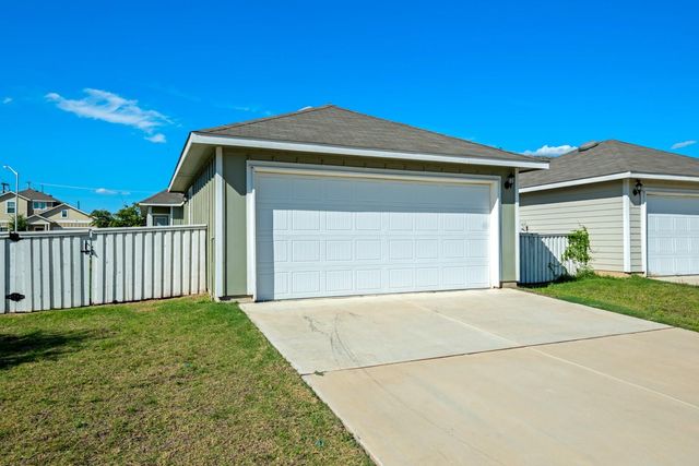 300 Hortus DR, Kyle, TX 78640