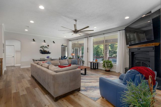 5748 S Winsor Drive, Battlefield, MO 65619