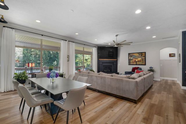 5748 S Winsor Drive, Battlefield, MO 65619
