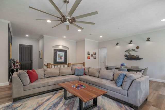 5748 S Winsor Drive, Battlefield, MO 65619