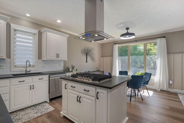 5748 S Winsor Drive, Battlefield, MO 65619