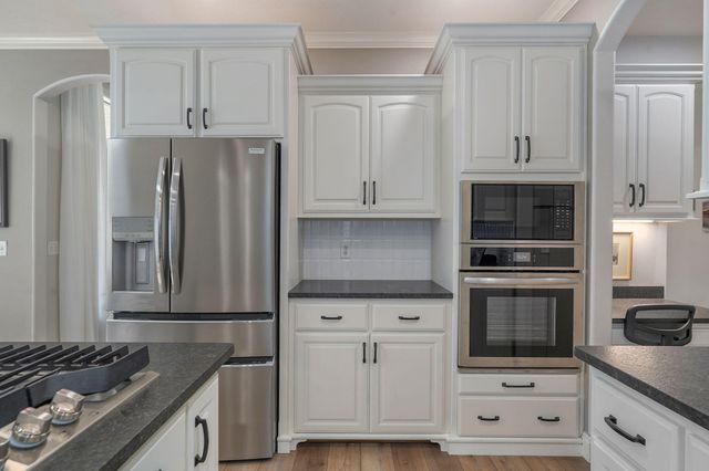 5748 S Winsor Drive, Battlefield, MO 65619