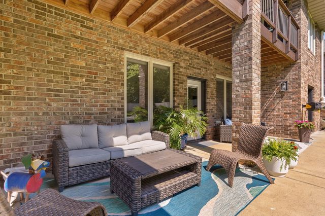 5748 S Winsor Drive, Battlefield, MO 65619