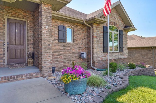 5748 S Winsor Drive, Battlefield, MO 65619