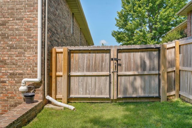 5748 S Winsor Drive, Battlefield, MO 65619
