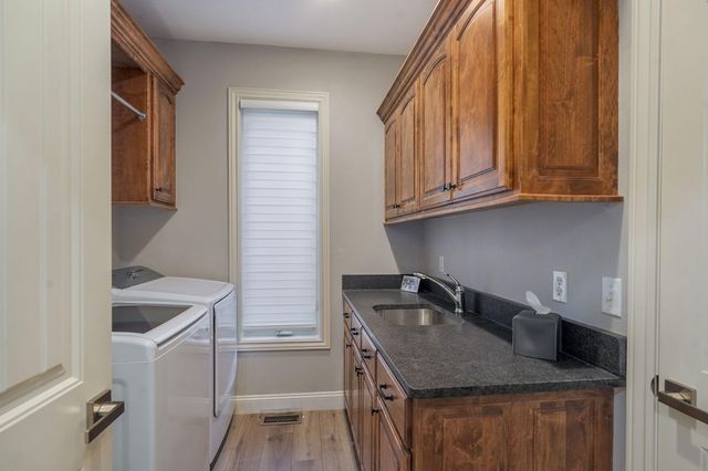 5748 S Winsor Drive, Battlefield, MO 65619