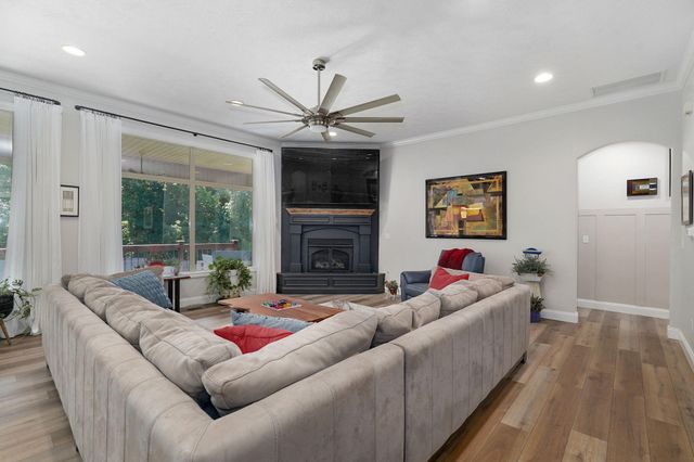 5748 S Winsor Drive, Battlefield, MO 65619