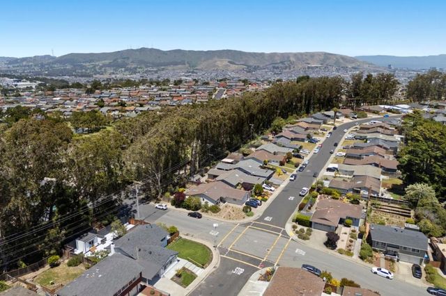 2600 Evergreen Drive, San Bruno, CA 94066