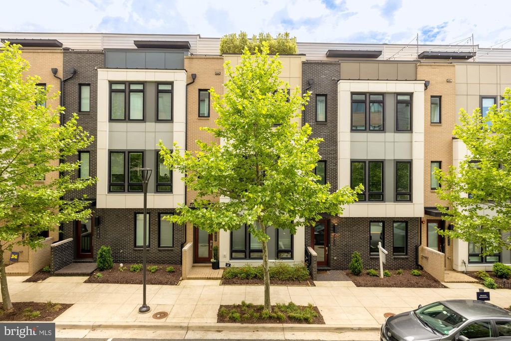 2820 TELEK PL, Alexandria, VA 22314