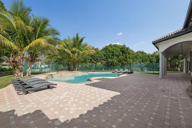 3079 Old Still Ln, Weston, FL 33331