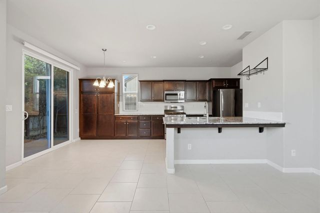 1515 Zenith, Clovis, CA 93619