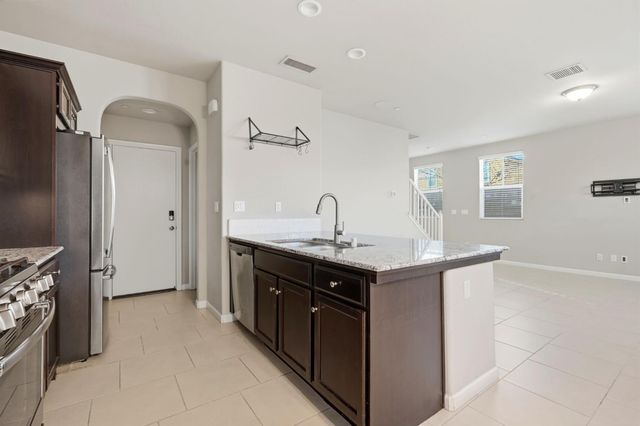 1515 Zenith, Clovis, CA 93619