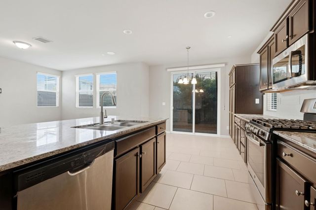 1515 Zenith, Clovis, CA 93619