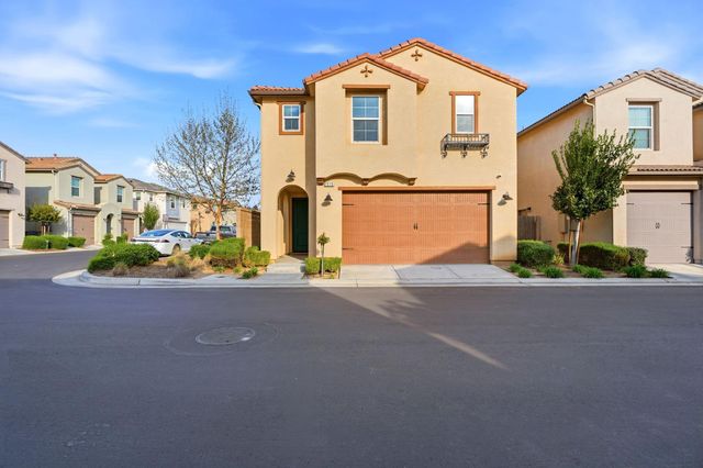 1515 Zenith, Clovis, CA 93619