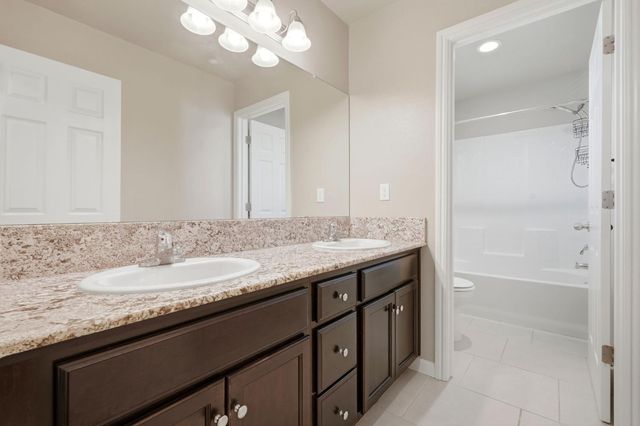 1515 Zenith, Clovis, CA 93619