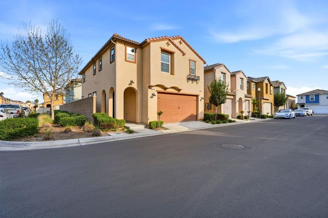 1515 Zenith, Clovis, CA 93619