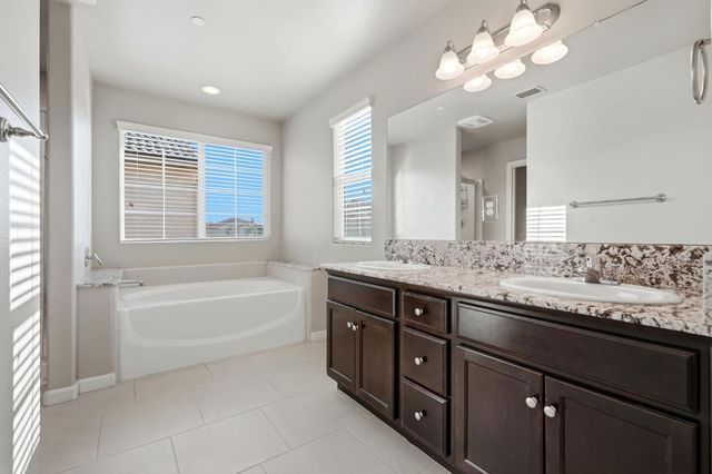 1515 Zenith, Clovis, CA 93619