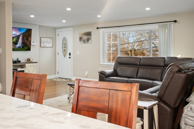 6 Rawding Rd, Peabody, MA 01960