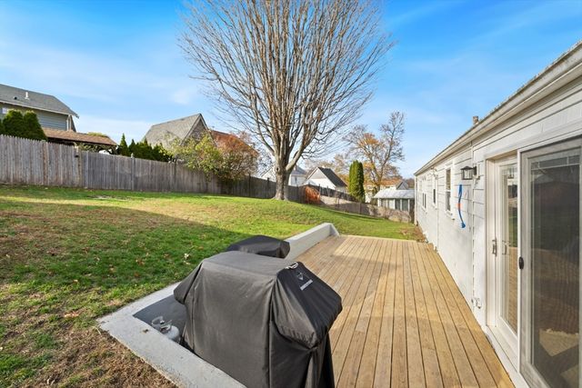6 Rawding Rd, Peabody, MA 01960