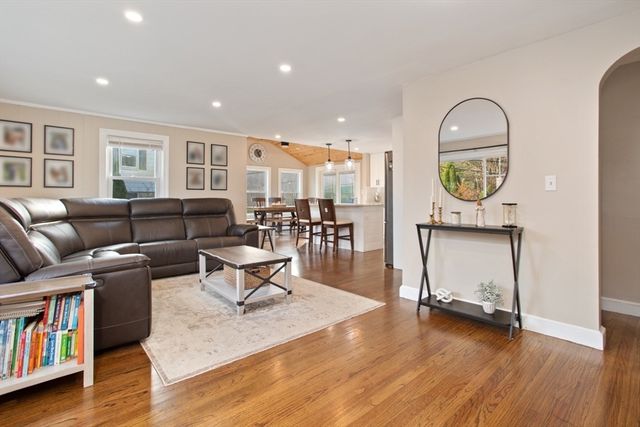 6 Rawding Rd, Peabody, MA 01960