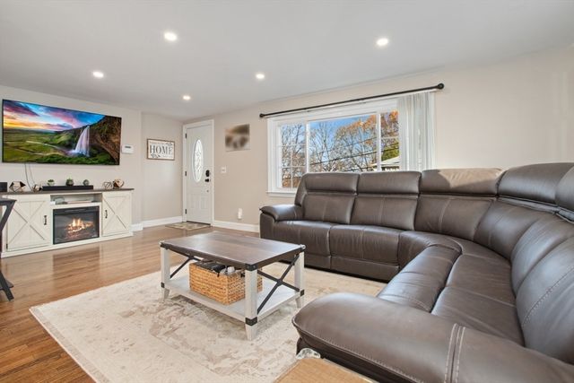 6 Rawding Rd, Peabody, MA 01960