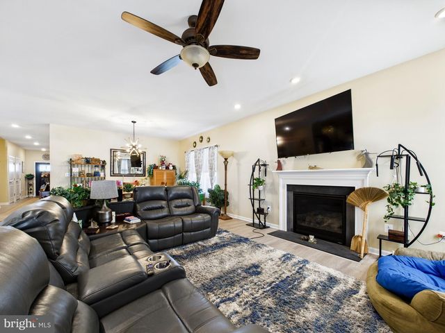 334 STEAMBOAT AVE, Felton, DE 19943