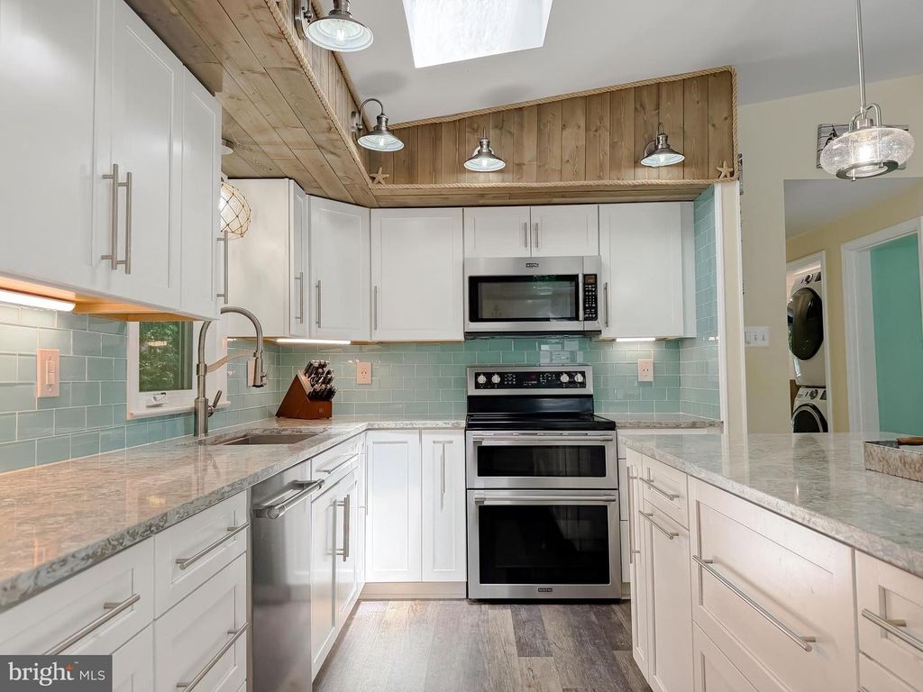 Image 13 of property listing at 272 ELKINS LN, Lusby, MD 20657