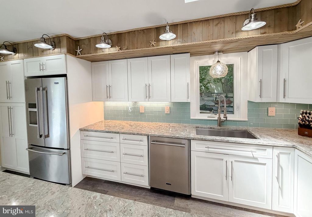 Image 15 of property listing at 272 ELKINS LN, Lusby, MD 20657
