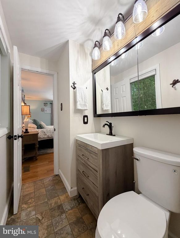 Image 44 of property listing at 272 ELKINS LN, Lusby, MD 20657