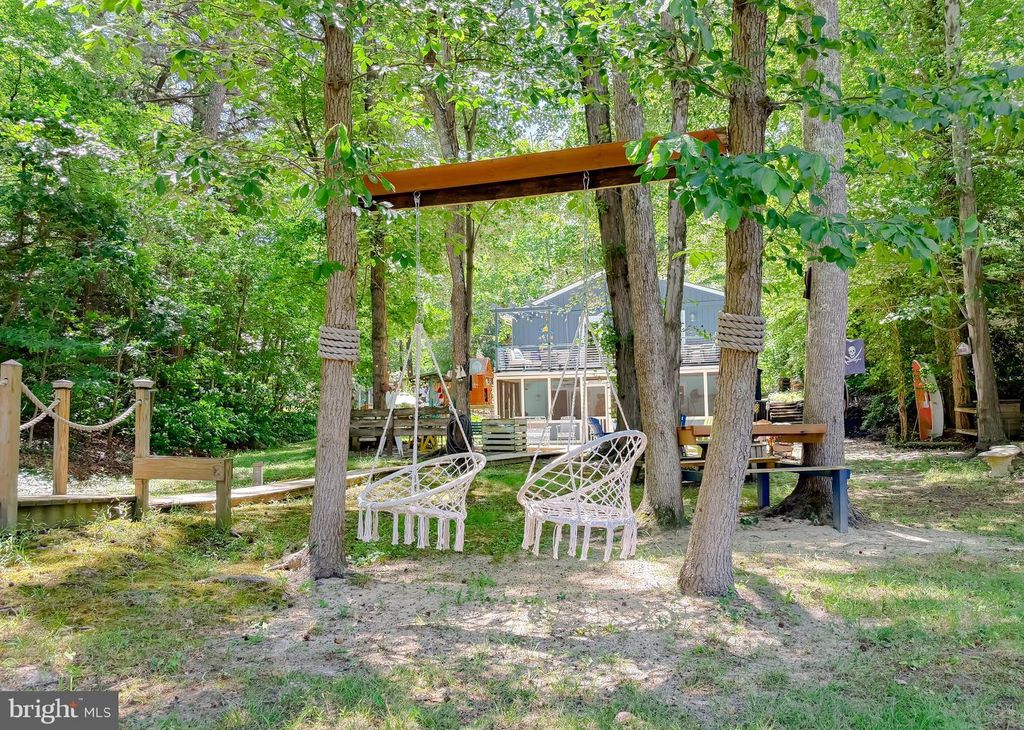 Image 72 of property listing at 272 ELKINS LN, Lusby, MD 20657