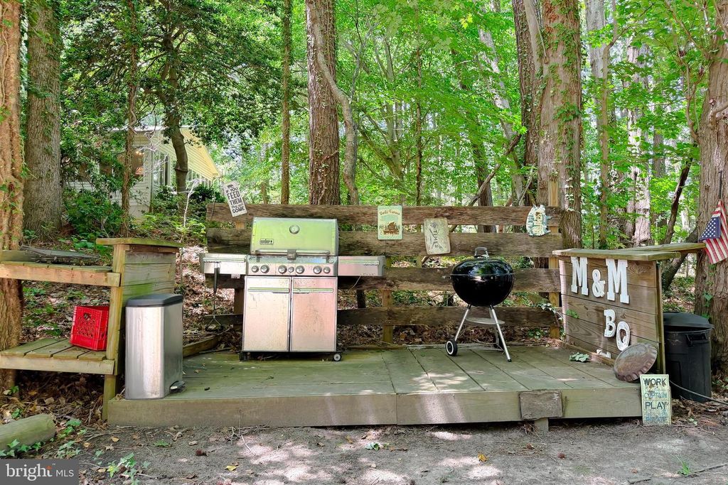 Image 81 of property listing at 272 ELKINS LN, Lusby, MD 20657