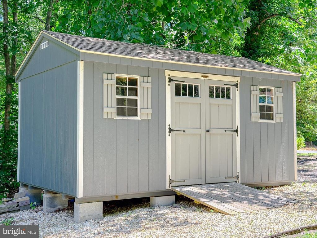 Image 89 of property listing at 272 ELKINS LN, Lusby, MD 20657
