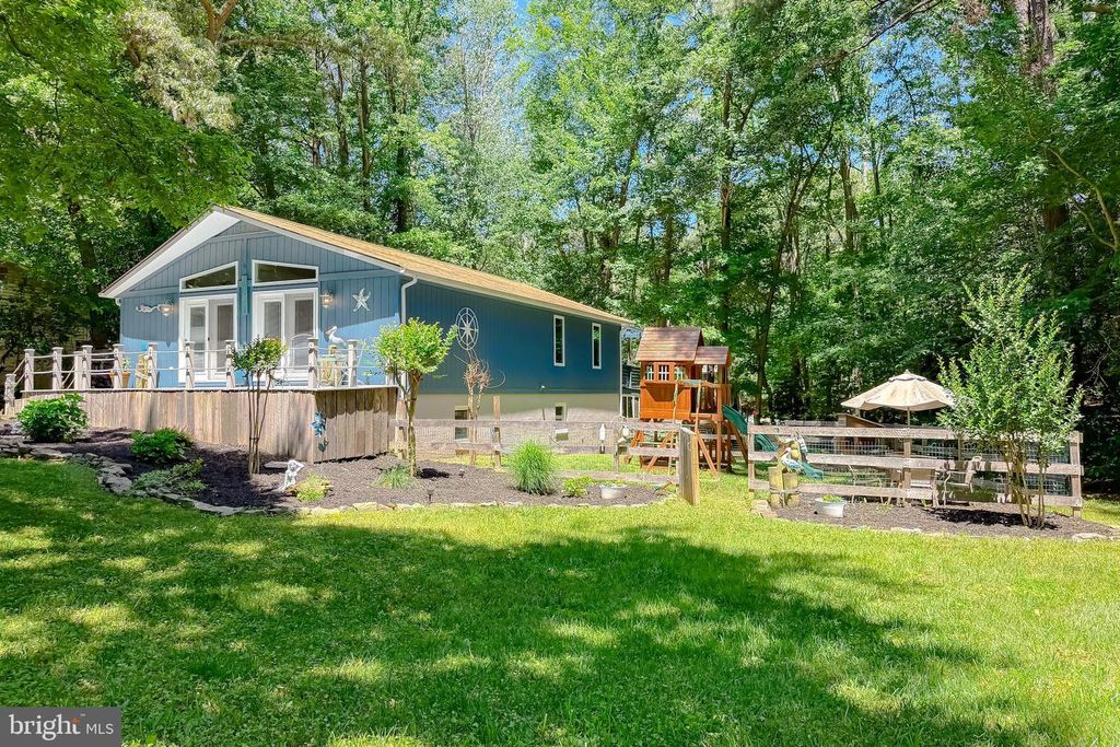 Image 91 of property listing at 272 ELKINS LN, Lusby, MD 20657