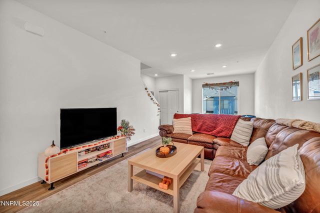 585 Logan Jacob Lane, Reno, NV 89503