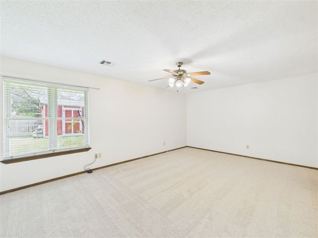 4701 NE MacArthur Circle, Lawton, OK 73507