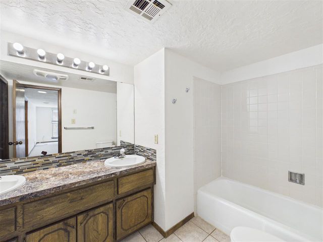 4701 NE MacArthur Circle, Lawton, OK 73507