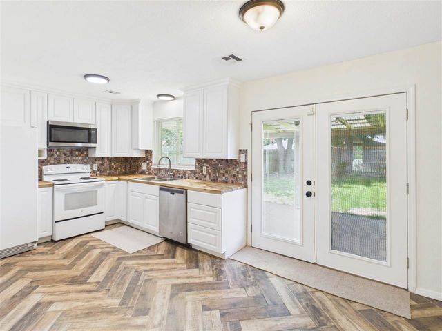 4701 NE MacArthur Circle, Lawton, OK 73507