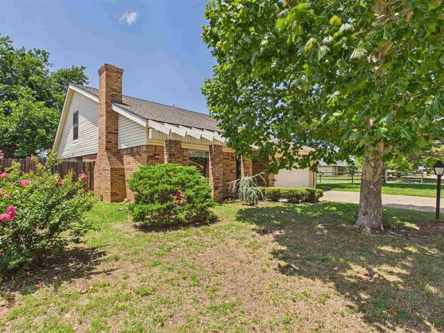 4701 NE MacArthur Circle, Lawton, OK 73507