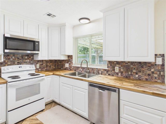 4701 NE MacArthur Circle, Lawton, OK 73507