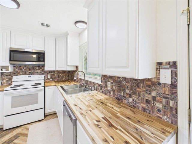 4701 NE MacArthur Circle, Lawton, OK 73507