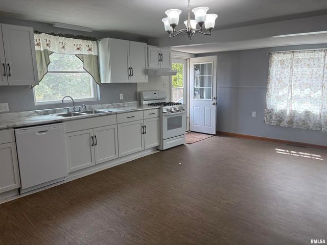 504 MULBERRY Street, Carterville, IL 62918